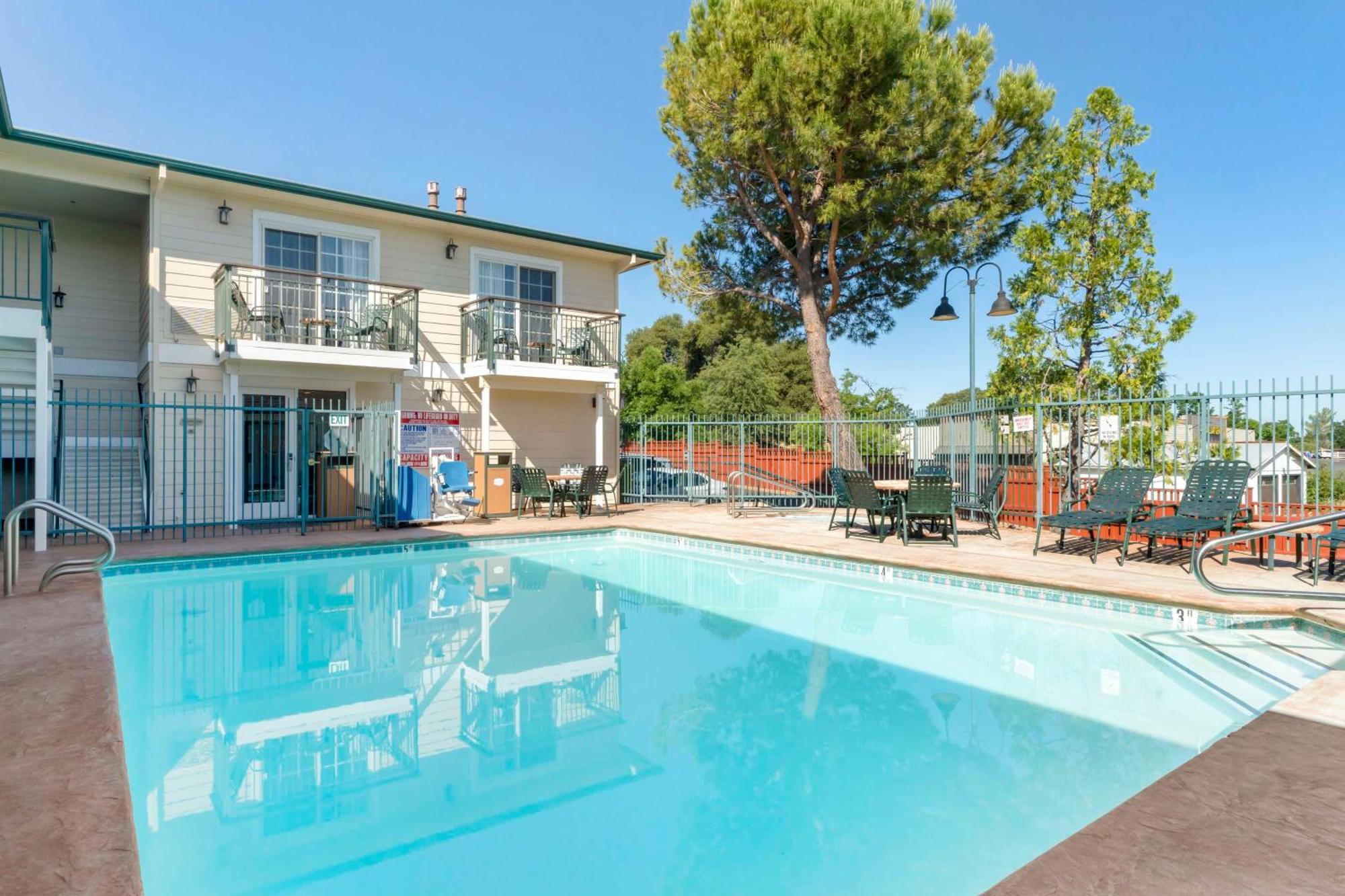 Best Western Cedar Inn & Suites Angels Camp Exteriér fotografie